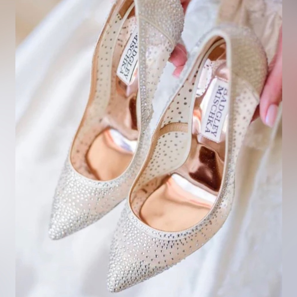 BADGLEY MISCHKA WESLEE CRYSTAL EMBELLISHED PUMP